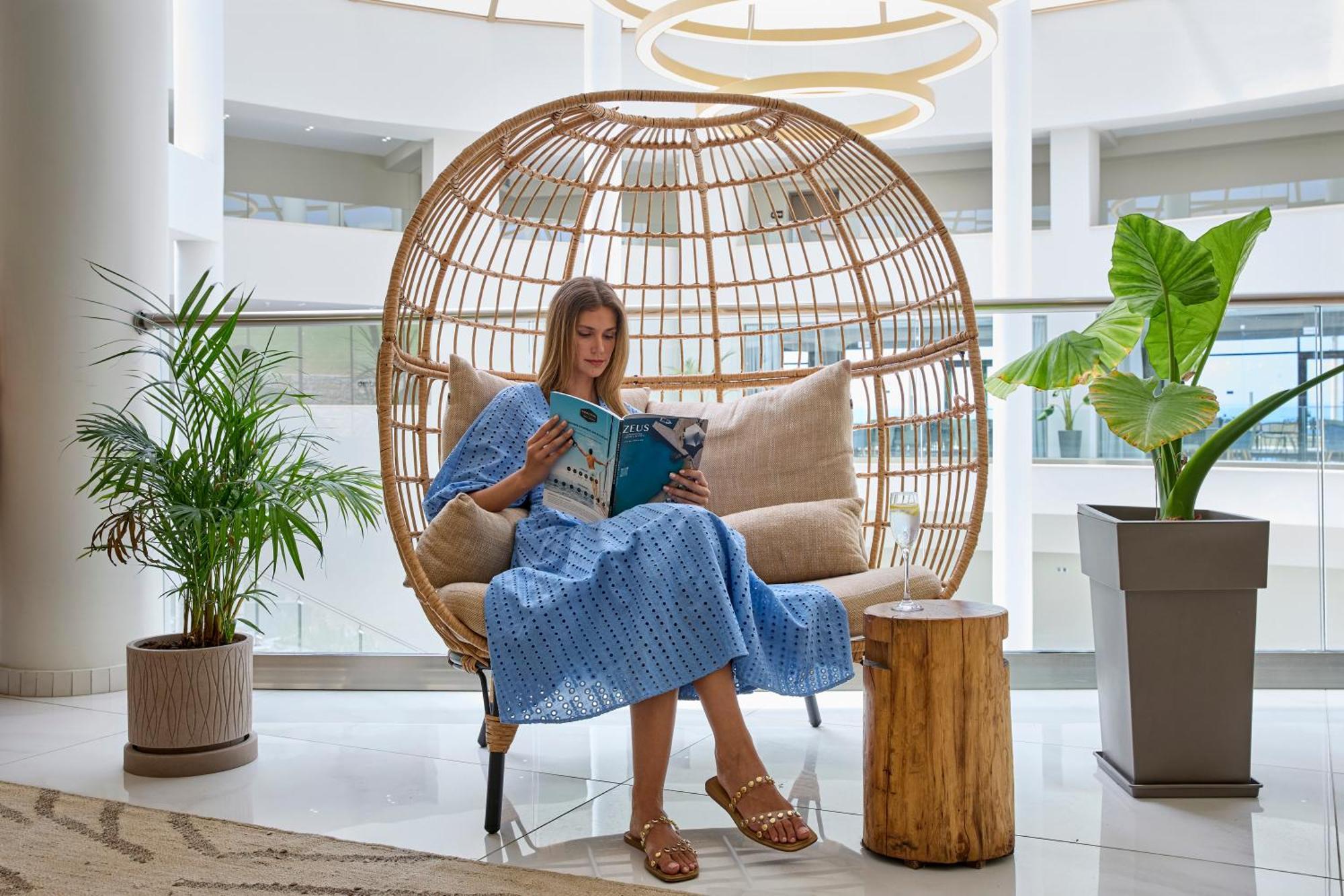 Ajul Luxury Hotel & Spa Resort, A Registry Collection Hotel アギア・パラスカヴィ エクステリア 写真