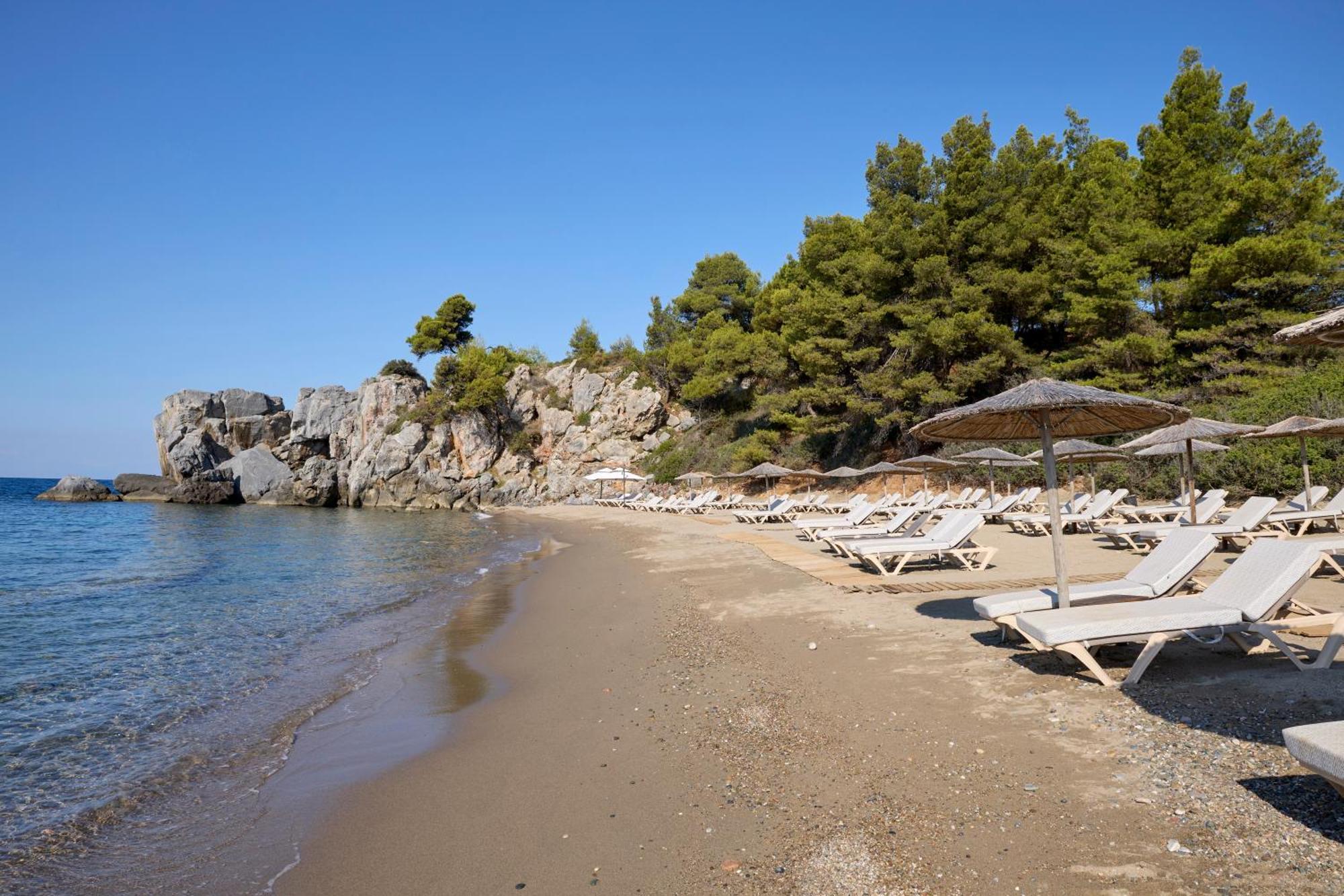 Ajul Luxury Hotel & Spa Resort, A Registry Collection Hotel アギア・パラスカヴィ エクステリア 写真